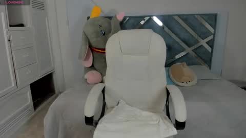 Mila online show from 09-15-25, 07:47