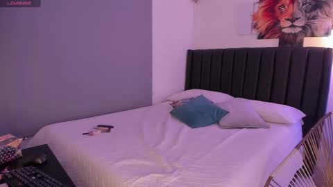 Snapshot of imacwenn_ chatting on 02-18-25, 11:11 Sofia online show from 02-18-25, 11:11