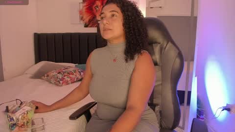 Snapshot of imacwenn_ chatting on 03-06-25, 10:36 Sofia online show from 03-06-25, 10:36