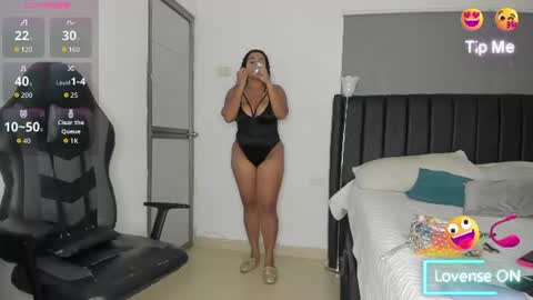 Snapshot of imacwenn_ chatting on 07-17-26, 01:51 Sofia online show from 07-17-26, 01:51