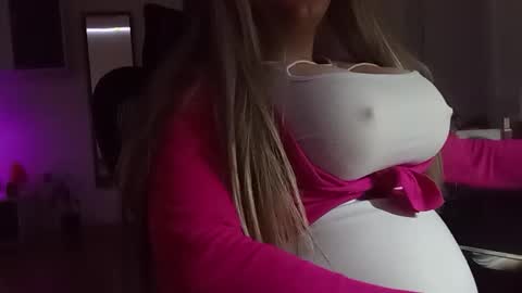 Snapshot of imangelamartin chatting on 02-04-26, 11:53 ngela Sometimes online show from 02-04-26, 11:53