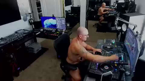 DJ Azra online show from 06-16-26, 08:33