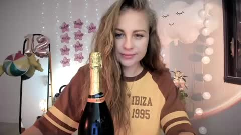 Snapshot of imkeira chatting on 06-17-26, 08:43 ImKeira online show from 06-17-26, 08:43