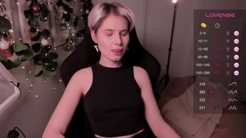 Snapshot of imnotmia chatting on 12-18-24, 08:36 Mia online show from 12-18-24, 08:36