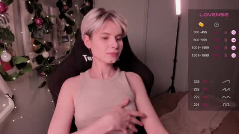 Snapshot of imnotmia chatting on 12-19-24, 08:34 Mia online show from 12-19-24, 08:34