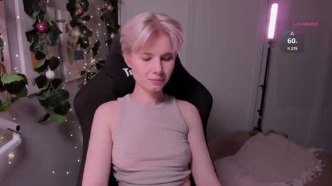 Snapshot of imnotmia chatting on 01-11-25, 08:32 Mia online show from 01-11-25, 08:32