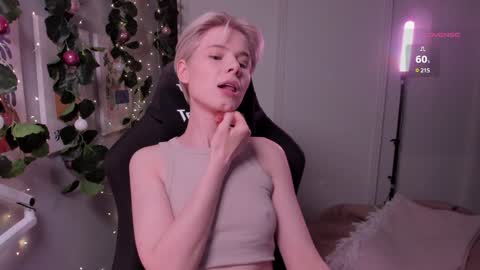 Snapshot of imnotmia chatting on 01-12-25, 08:14 Mia online show from 01-12-25, 08:14