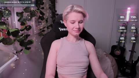 Snapshot of imnotmia chatting on 02-04-25, 10:00 Mia online show from 02-04-25, 10:00