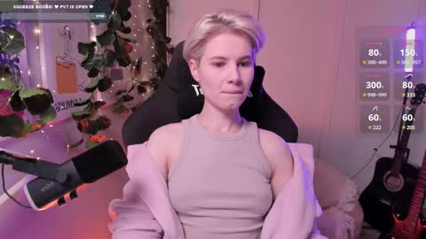 Snapshot of imnotmia chatting on 02-09-25, 10:09 Mia online show from 02-09-25, 10:09