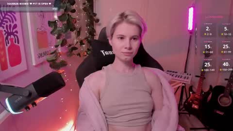 Snapshot of imnotmia chatting on 02-28-25, 12:52 Mia online show from 02-28-25, 12:52