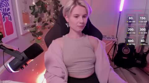 Snapshot of imnotmia chatting on 03-08-25, 01:03 Mia online show from 03-08-25, 01:03