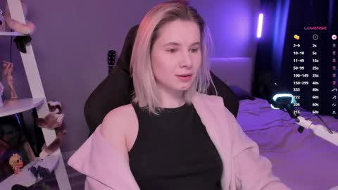 Mia online show from 04-13-26, 09:59