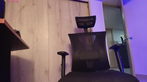 Snapshot of imyourg0d chatting on 04-18-26, 05:44 Daniel thumb up me please its important Im new INDEPENDENT MODEL online show from 04-18-26, 05:44