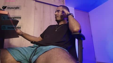 Snapshot of imyourg0d chatting on 05-09-26, 05:23 Daniel thumb up me please its important Im new INDEPENDENT MODEL online show from 05-09-26, 05:23