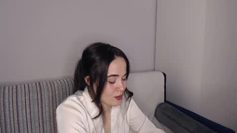 Snapshot of in_yan chatting on 11-14-25, 07:56 Lin online show from 11-14-25, 07:56