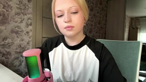 Lola online show from 03-27-26, 12:05