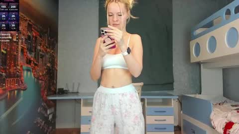 Snapshot of incredible__shell_ chatting on 05-03-26, 08:15 Masha online show from 05-03-26, 08:15
