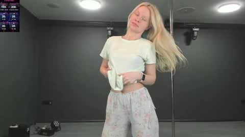Snapshot of incredible__shell_ chatting on 05-23-26, 10:14 Masha online show from 05-23-26, 10:14