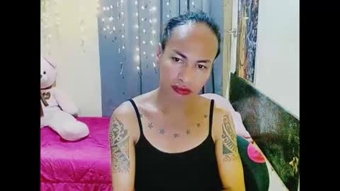 Snapshot of indaypakay_ts chatting on 10-23-25, 01:49 Pakay online show from 10-23-25, 01:49