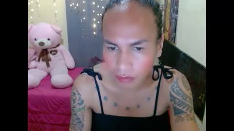 Snapshot of indaypakay_ts chatting on 10-28-25, 02:15 Pakay online show from 10-28-25, 02:15