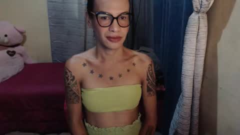 Snapshot of indaypakay_ts chatting on 04-27-26, 06:44 Pakay online show from 04-27-26, 06:44