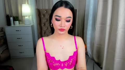 indestructabletrixie online show from 12-18-24, 01:12