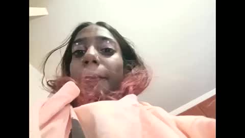 Snapshot of indian_succubus chatting on 05-08-26, 01:16 Perky baby online show from 05-08-26, 01:16