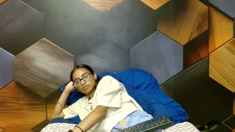 Snapshot of indianarmani chatting on 02-06-25, 01:32 Armani online show from 02-06-25, 01:32