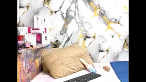 Snapshot of indiandesire4u69 chatting on 05-08-26, 04:29 Lia online show from 05-08-26, 04:29