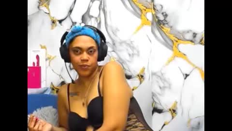 Snapshot of indiandesire4u69 chatting on 05-25-26, 10:05 Lia online show from 05-25-26, 10:05