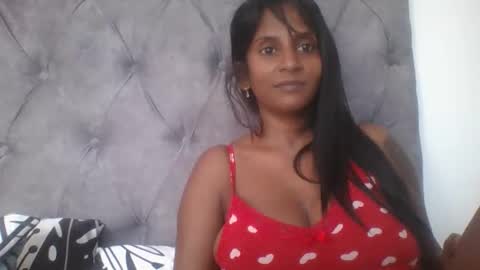 Snapshot of indianjasmin chatting on 01-13-25, 07:00 priya online show from 01-13-25, 07:00