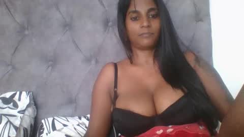 Snapshot of indianjasmin chatting on 01-13-25, 10:03 priya online show from 01-13-25, 10:03