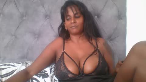 Snapshot of indianjasmin chatting on 01-15-25, 09:35 priya online show from 01-15-25, 09:35