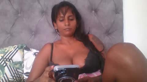 Snapshot of indianjasmin chatting on 01-20-25, 01:00 priya online show from 01-20-25, 01:00