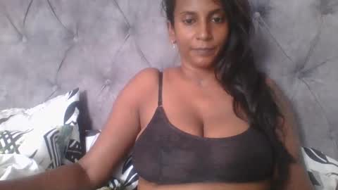Snapshot of indianjasmin chatting on 01-21-25, 06:00 priya online show from 01-21-25, 06:00