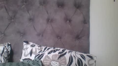 Snapshot of indianjasmin chatting on 02-10-25, 05:36 priya online show from 02-10-25, 05:36