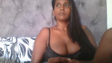 Snapshot of indianjasmin chatting on 02-12-25, 05:37 priya online show from 02-12-25, 05:37