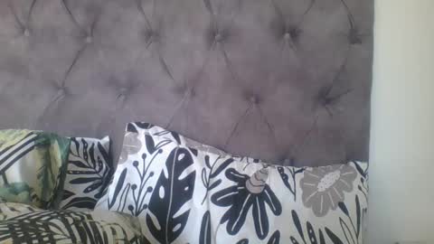 Snapshot of indianjasmin chatting on 02-14-25, 07:38 priya online show from 02-14-25, 07:38