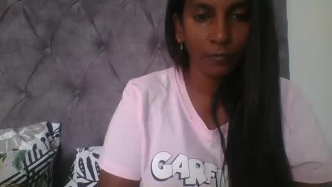 Snapshot of indianjasmin chatting on 02-15-25, 05:51 priya online show from 02-15-25, 05:51