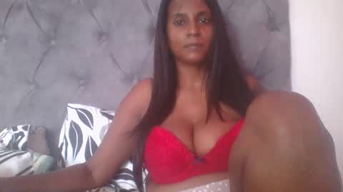 Snapshot of indianjasmin chatting on 02-19-25, 06:11 priya online show from 02-19-25, 06:11
