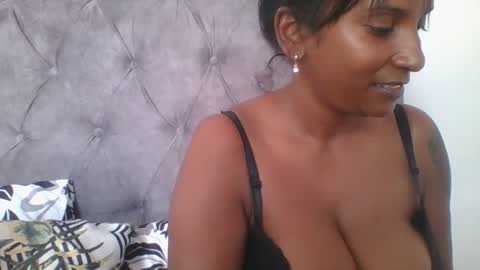 Snapshot of indianjasmin chatting on 02-21-25, 06:29 priya online show from 02-21-25, 06:29