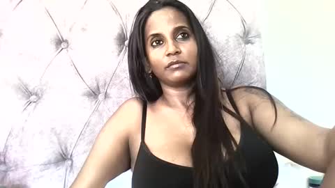 Snapshot of indianjasmin chatting on 11-11-25, 07:52 priya online show from 11-11-25, 07:52