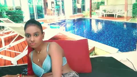 Snapshot of indianlovebug chatting on 12-02-24, 04:42 Leah online show from 12-02-24, 04:42