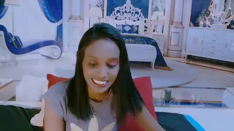 Snapshot of indianlovebug chatting on 12-05-24, 05:04 Leah online show from 12-05-24, 05:04