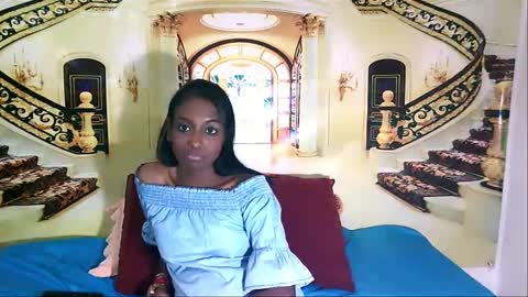 Snapshot of indianlovebug chatting on 12-10-24, 11:08 Leah online show from 12-10-24, 11:08