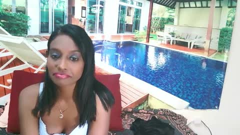 Snapshot of indianlovebug chatting on 12-13-24, 11:17 Leah online show from 12-13-24, 11:17