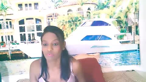 Snapshot of indianlovebug chatting on 12-20-24, 06:40 Leah online show from 12-20-24, 06:40