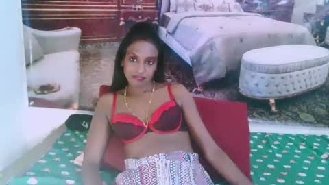 Snapshot of indianlovebug chatting on 12-29-24, 08:48 Leah online show from 12-29-24, 08:48