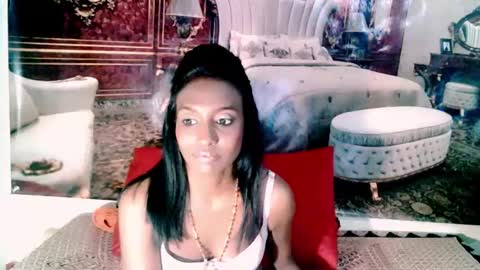 Snapshot of indianlovebug chatting on 01-03-25, 07:38 Leah online show from 01-03-25, 07:38