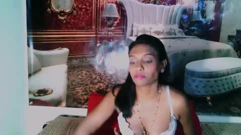 Snapshot of indianlovebug chatting on 01-08-25, 11:52 Leah online show from 01-08-25, 11:52